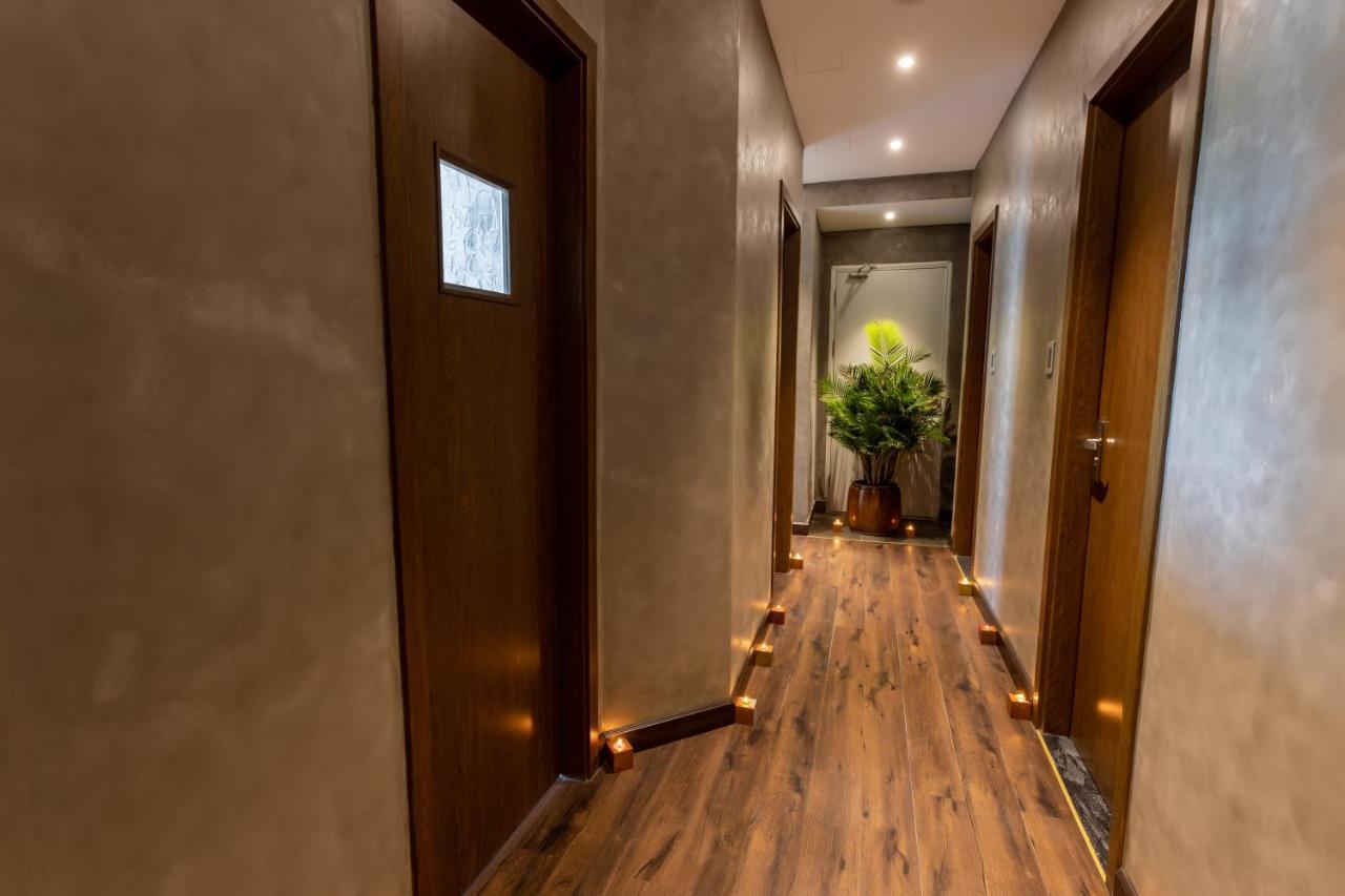 White Lotus Hue Hotel Bagian luar foto